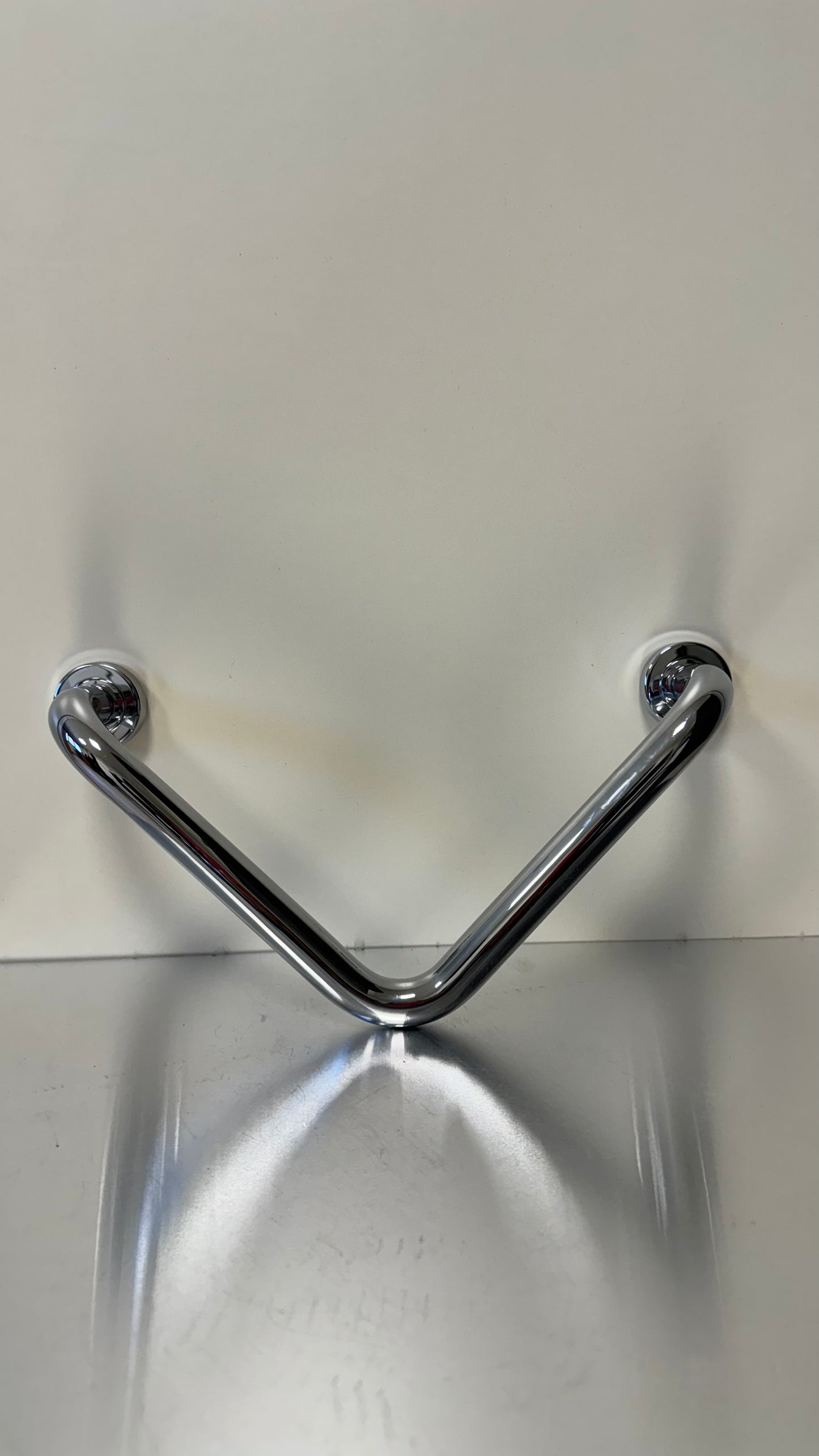 MANIGLIONE TRIANGOLO IN OTTONE CON FINITURA CROMO LUCIDO