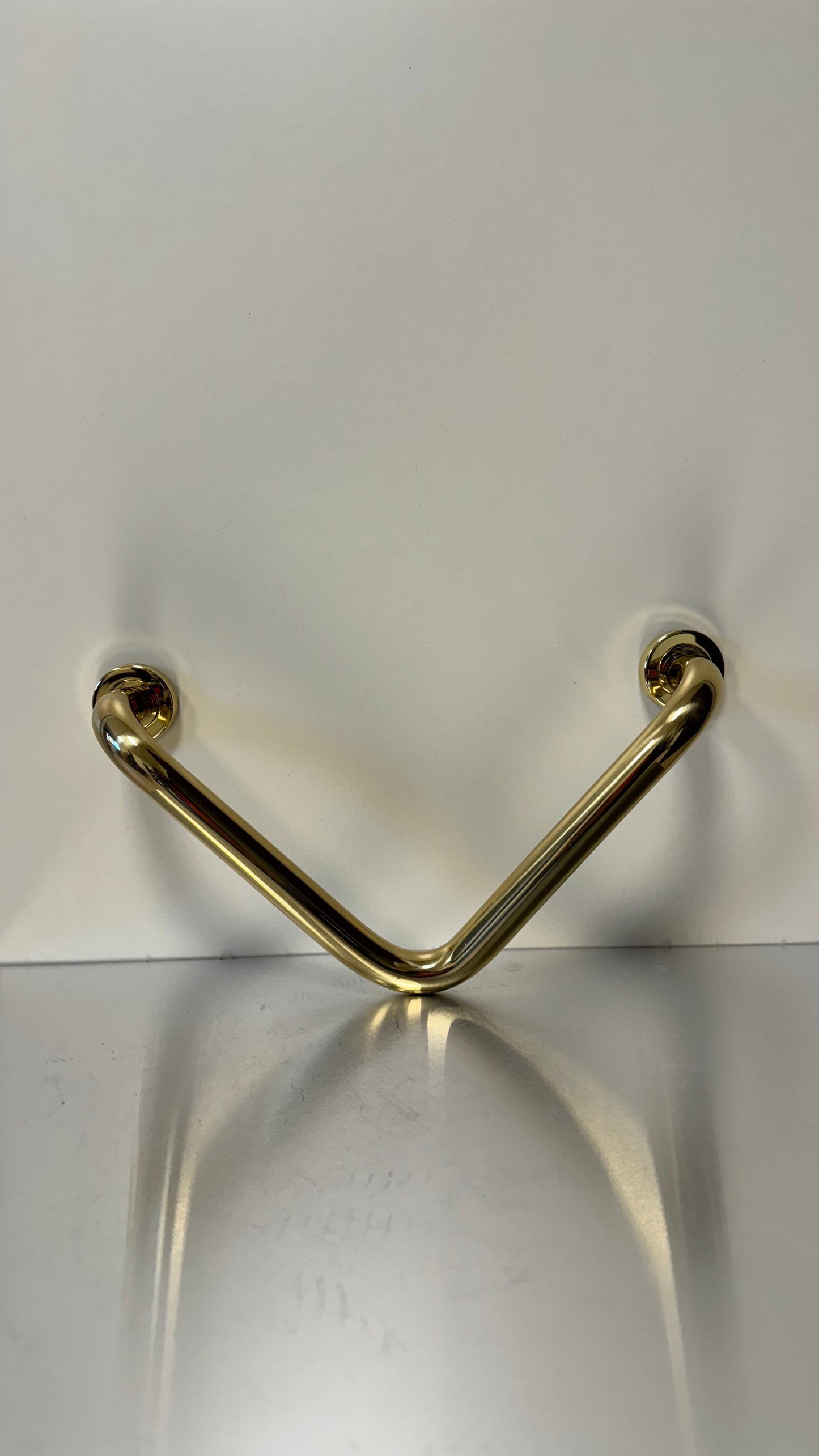 MANIGLIONE TRIANGOLO IN OTTONE CON FINITURA ORO LUCIDO VERNICIATO